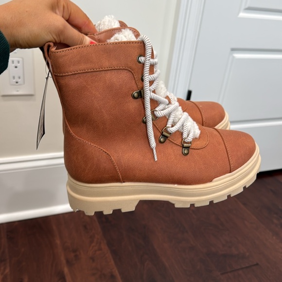 NEW Girls Platform Winter Boots Sherpa Accents, Super Warm, girls size 5 - Picture 10 of 10